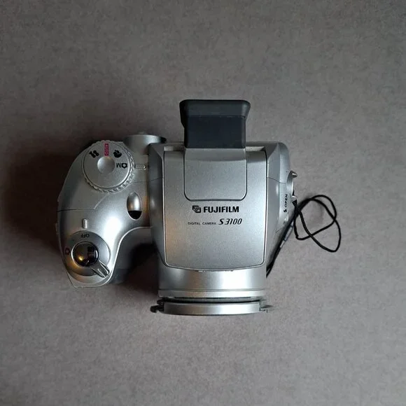 Fujifilm Finepix S3100 USED Digital Camera (NO CARD, 4MP, 6x Optical Zoom) PM - Picture 8 of 13